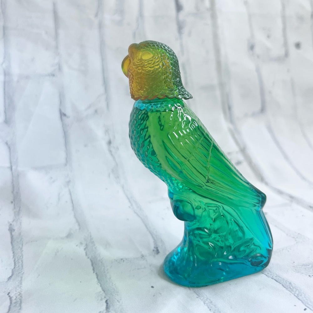 Vintage Avon Island Parakeet glass collectible bottle with Moonwind fragrance - Picture 3 of 7